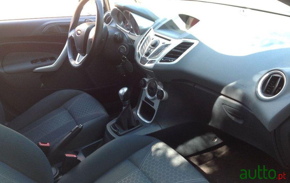 2010' Ford Fiesta Titanium Tdci photo #4