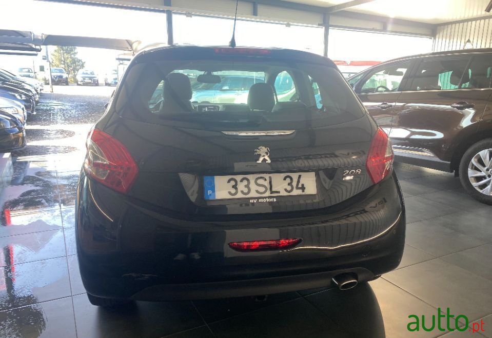 2012' Peugeot 208 photo #5
