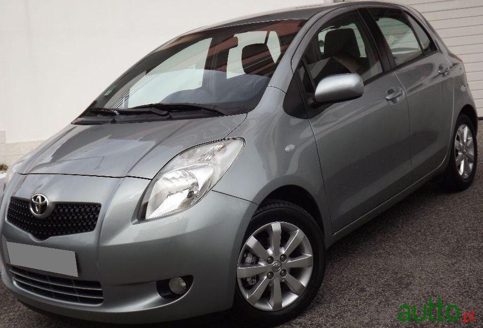 2009' Toyota Yaris photo #4