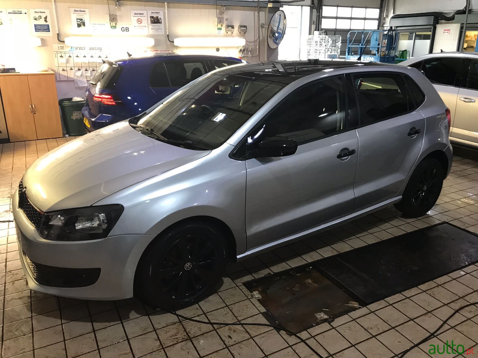 2010' Volkswagen Polo photo #1