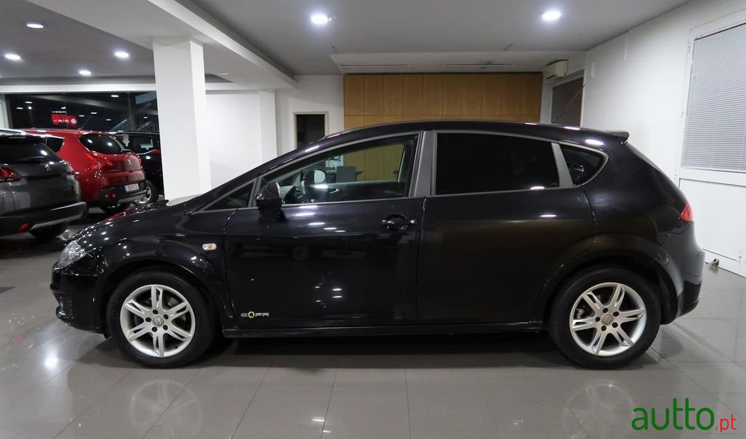 2011' SEAT Leon photo #3