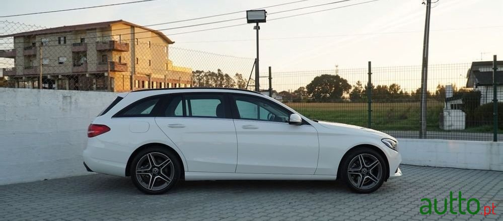 2014' Mercedes-Benz Classe C photo #2