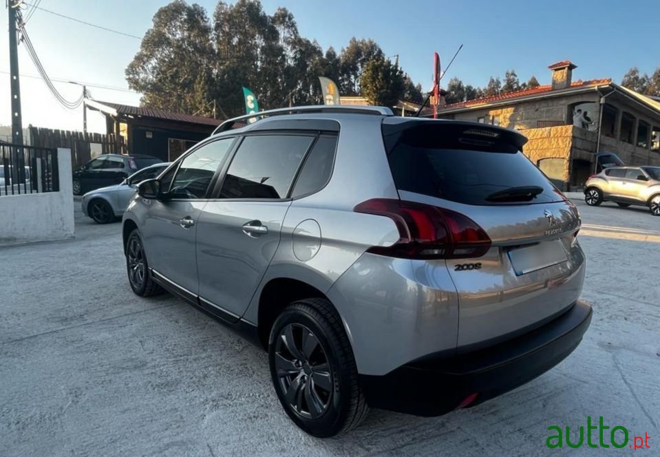 2017' Peugeot 2008 photo #5