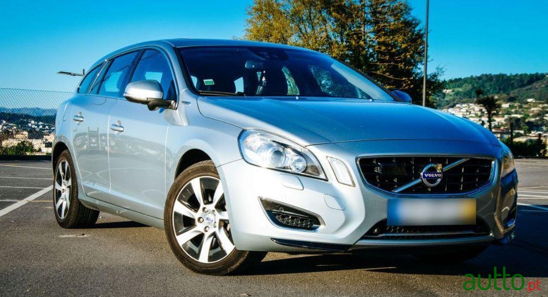 2013' Volvo V60 D6 Plug-In Hybrid photo #1