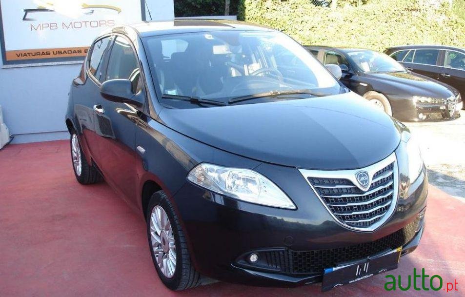 2013' Lancia Ypsilon photo #4