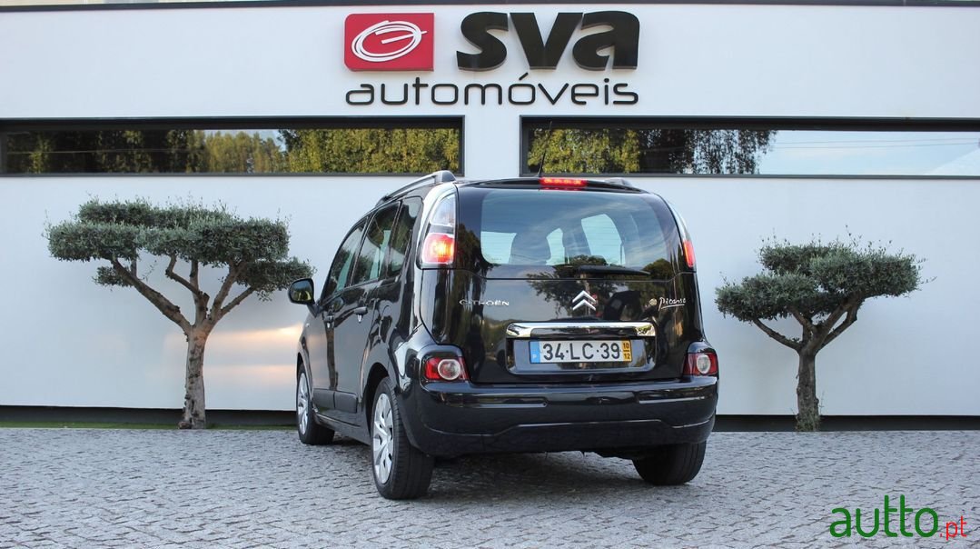 2010' Citroen C3 Picasso photo #2