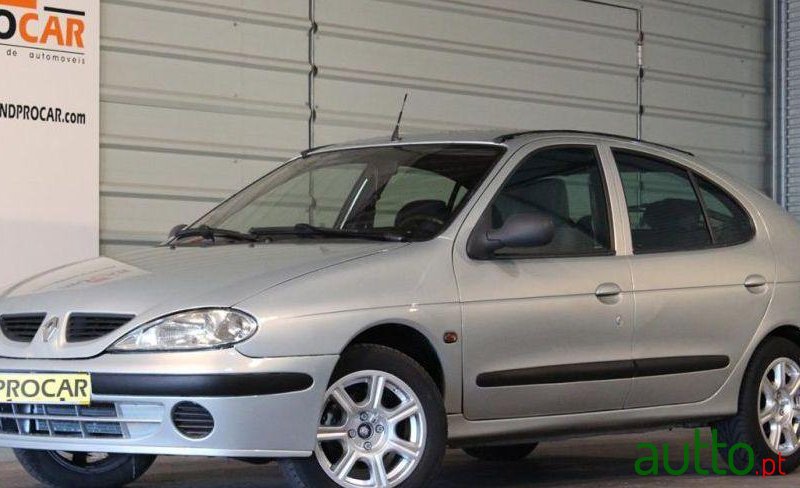 2000' Renault Megane 1.4 16V Rxe Ac photo #2