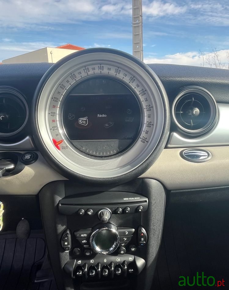 2010' MINI Cooper D photo #4