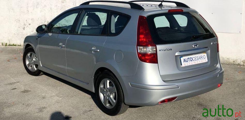 2010' Hyundai I30Cw photo #2