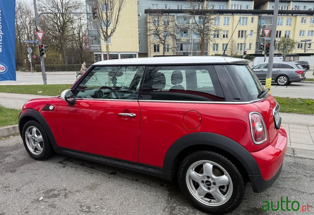 2009' MINI Cooper 3 Portas photo #4