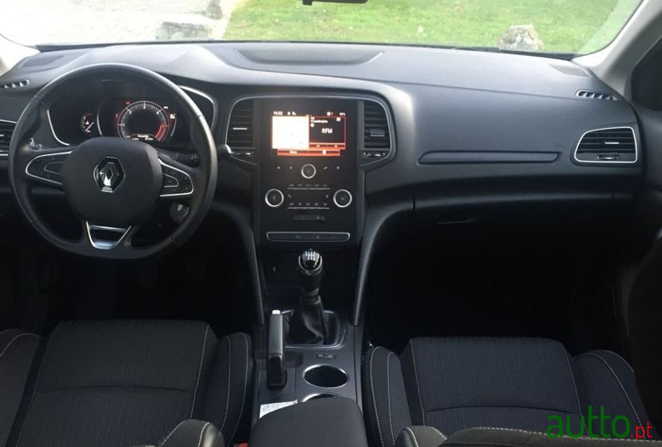 2017' Renault Megane Sport Tourer photo #3