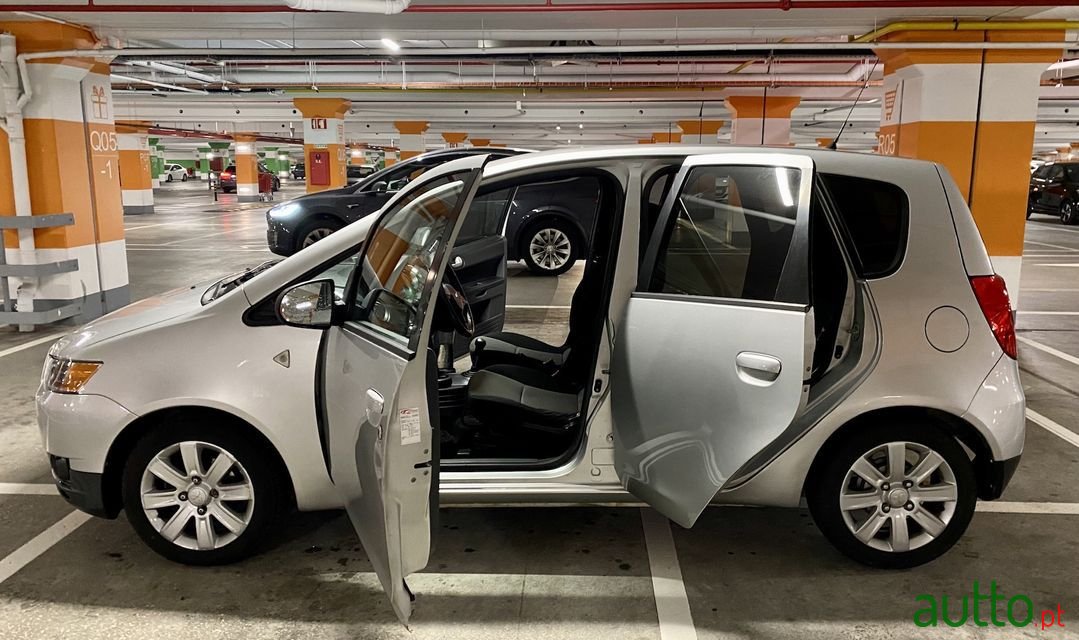 2010' Mitsubishi Colt photo #5