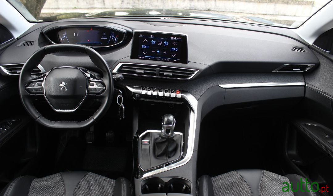 2017' Peugeot 3008 photo #5