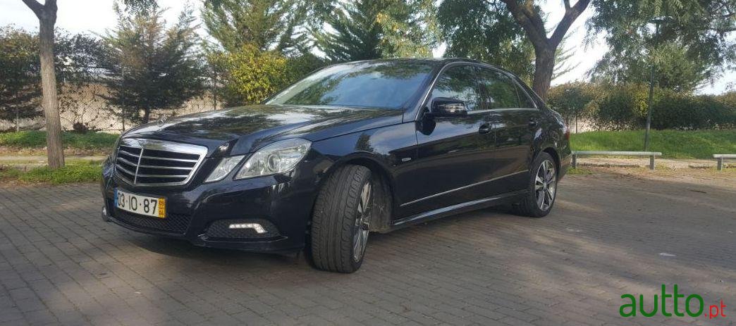 2009' Mercedes-Benz E-250 Avanguard photo #3