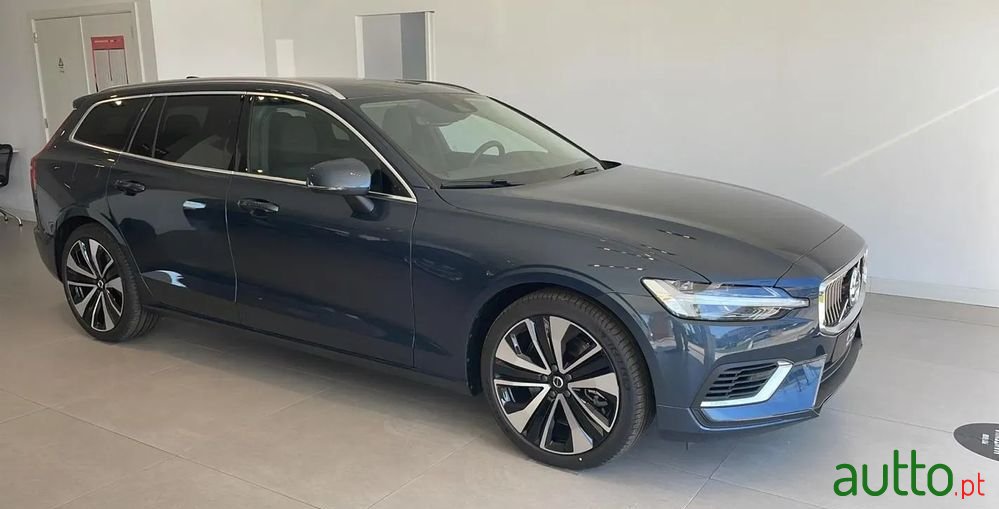 2022' Volvo V60 photo #1