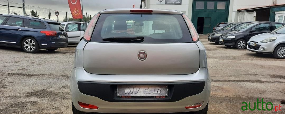 2011' Fiat Punto photo #4