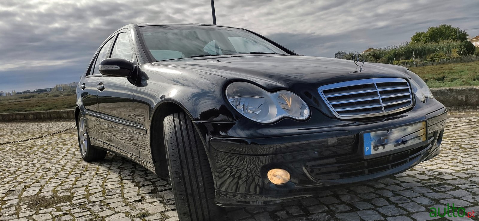 2005' Mercedes-Benz 220 photo #2