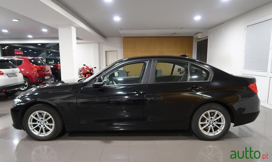 2013' BMW 318 photo #4