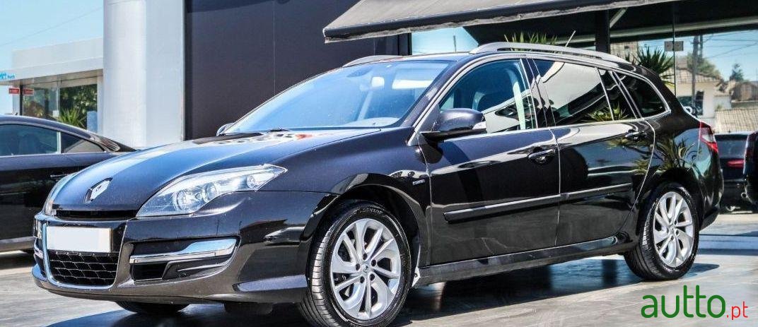 2014' Renault Laguna Break photo #1