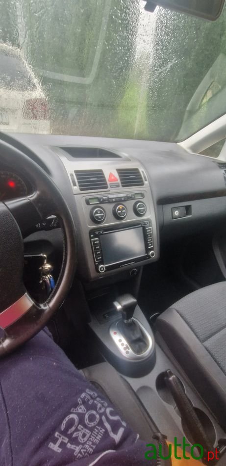 2010' Volkswagen Touran photo #4