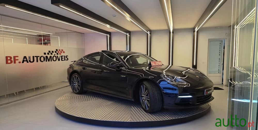 2020' Porsche Panamera 4 E-Hybrid photo #5