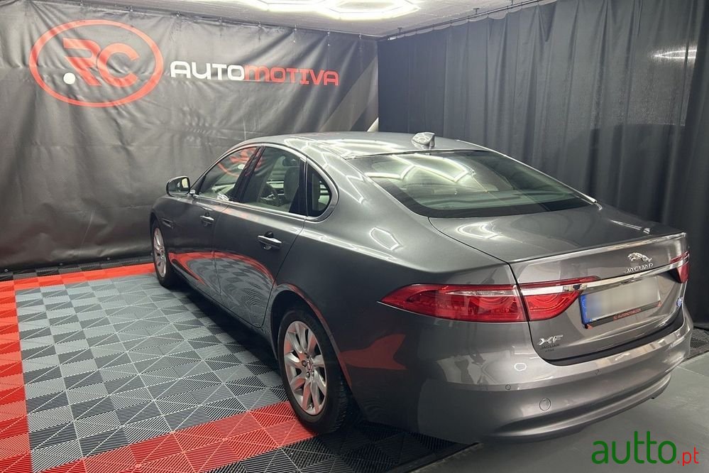 2016' Jaguar XF photo #6