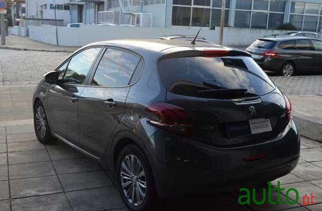 2017' Peugeot 208 1.6 Bluehdi Style photo #2