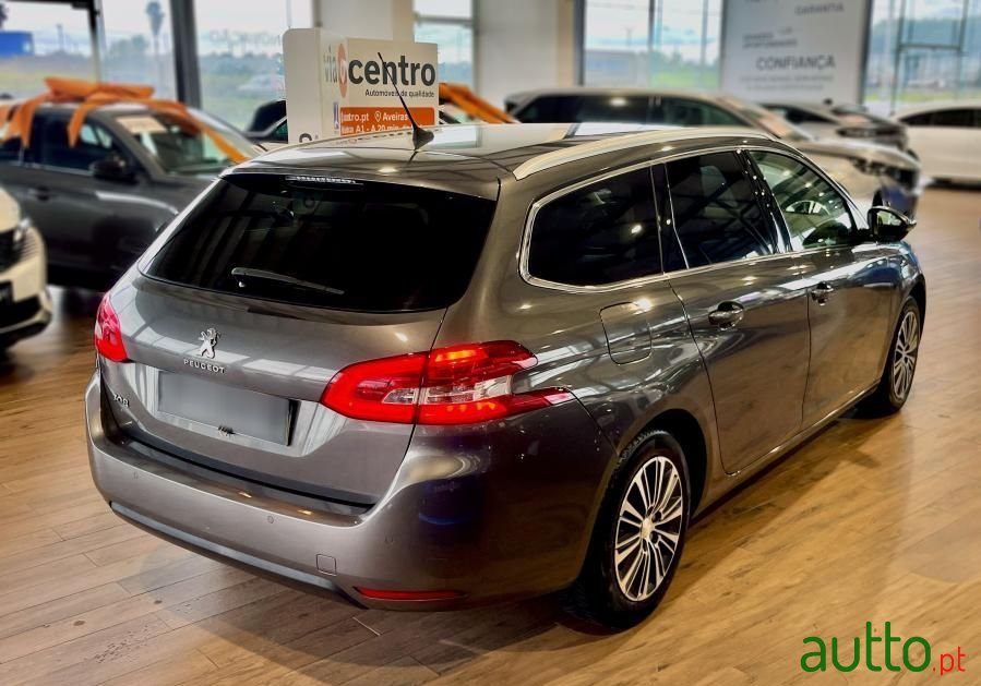 2021' Peugeot 308 Sw photo #2