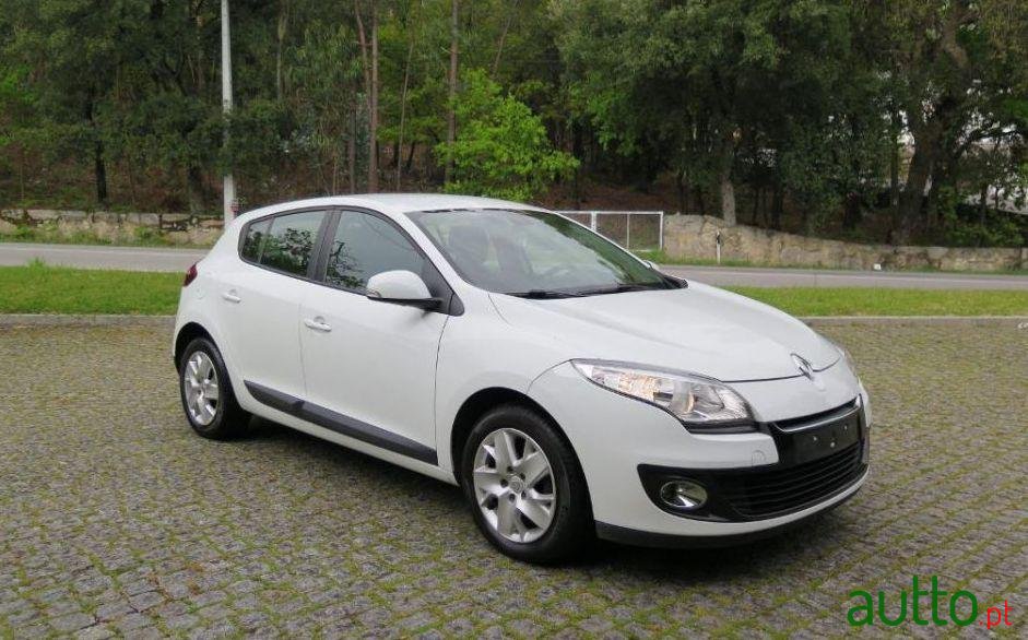 2012' Renault Megane photo #2