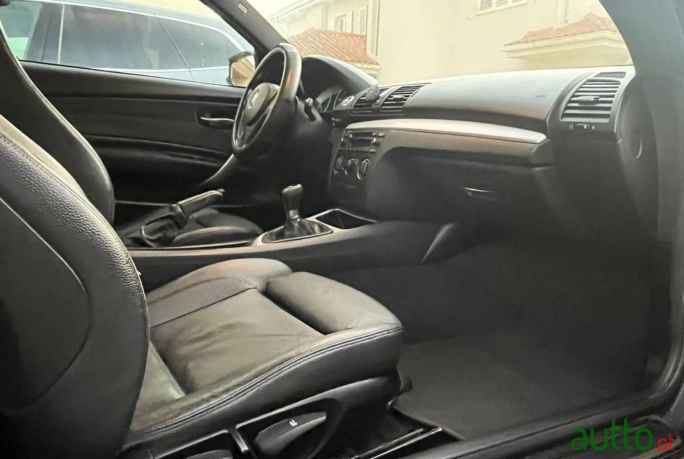 2010' BMW 116 D photo #4