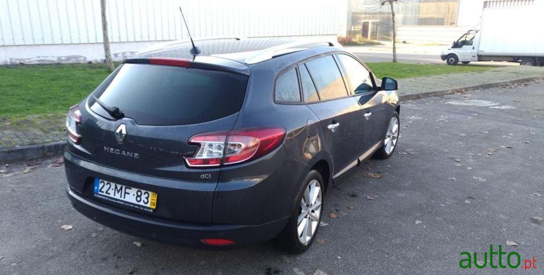 2011' Renault Megane Sport Tourer photo #3