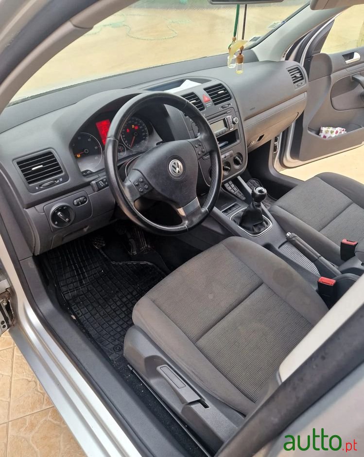 2008' Volkswagen Golf photo #6