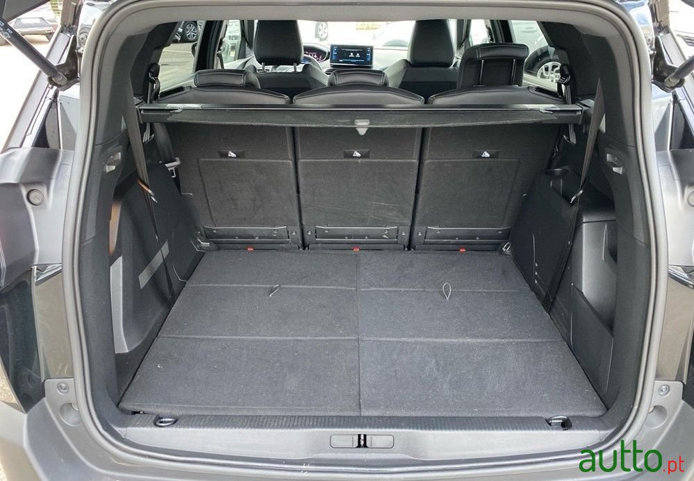 2024' Peugeot 5008 photo #6