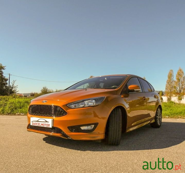 2017' Ford Focus photo #2