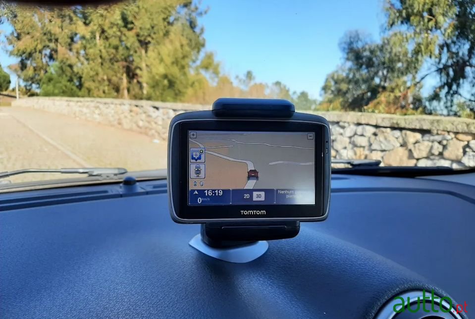 2011' Alfa Romeo MiTo photo #3