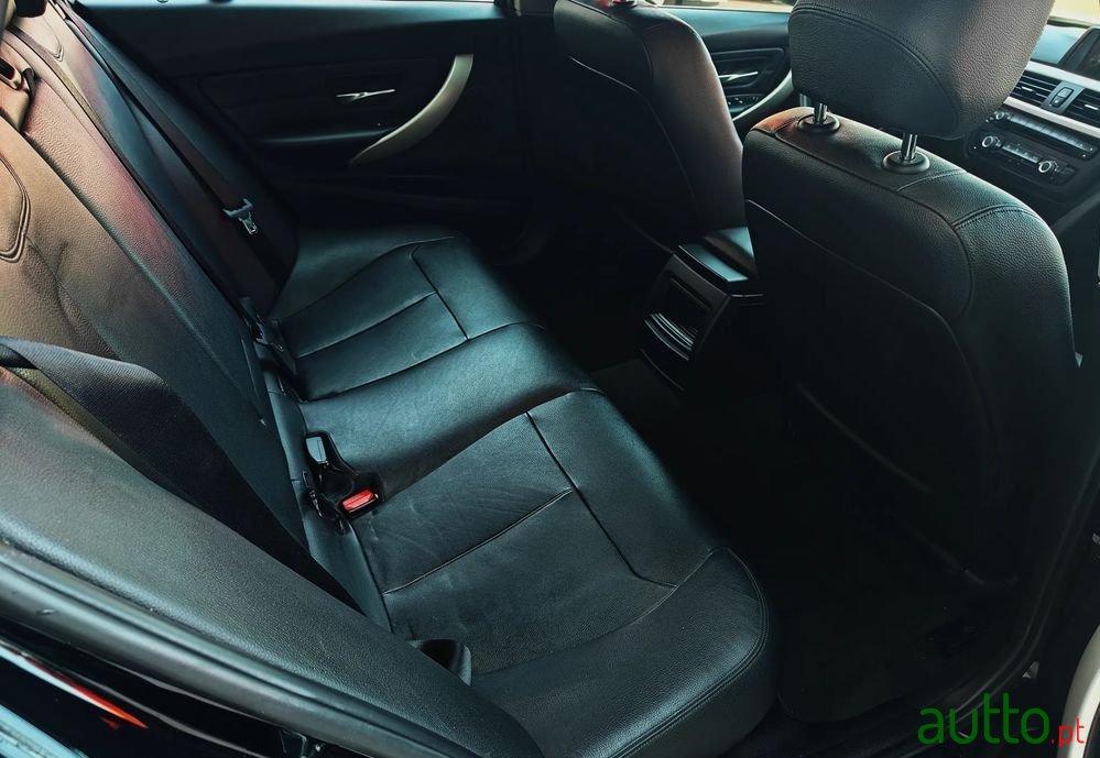 2015' BMW 320 photo #4