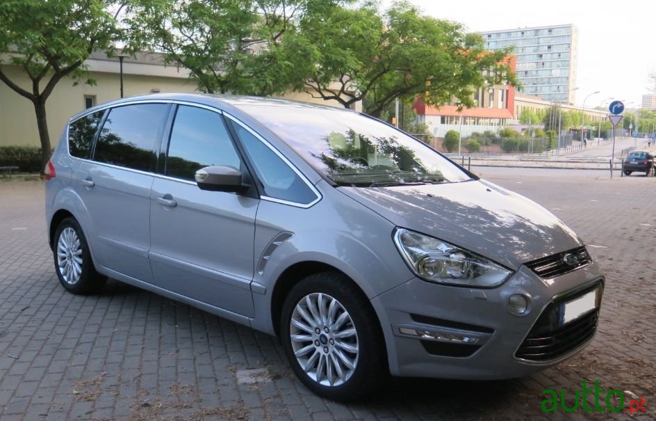2011' Ford S-Max photo #1