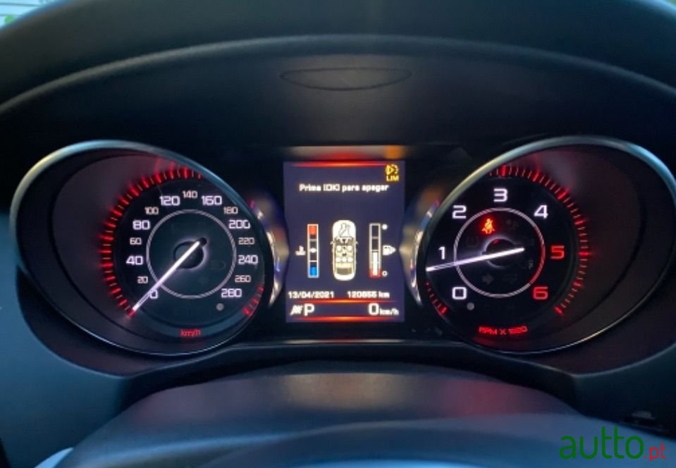 2016' Jaguar Xe Sport photo #3