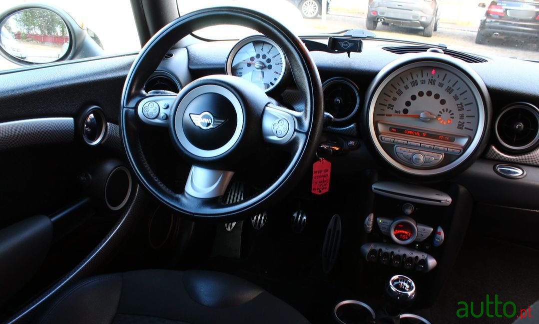 2010' MINI Cooper photo #4