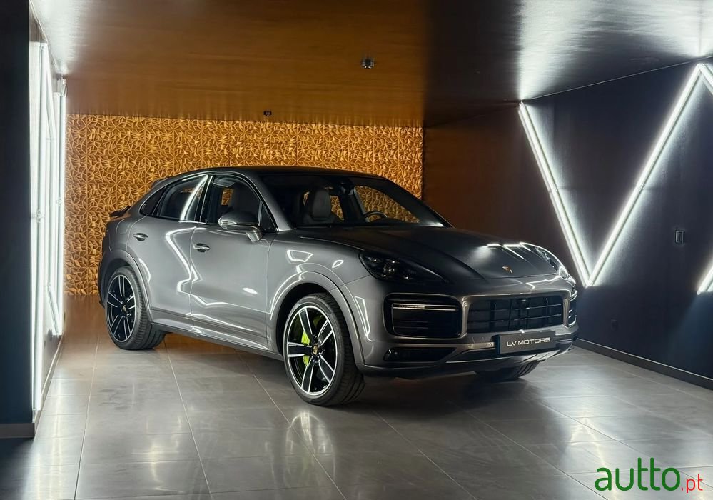 2020' Porsche Cayenne Turbo S E-Hybrid photo #4