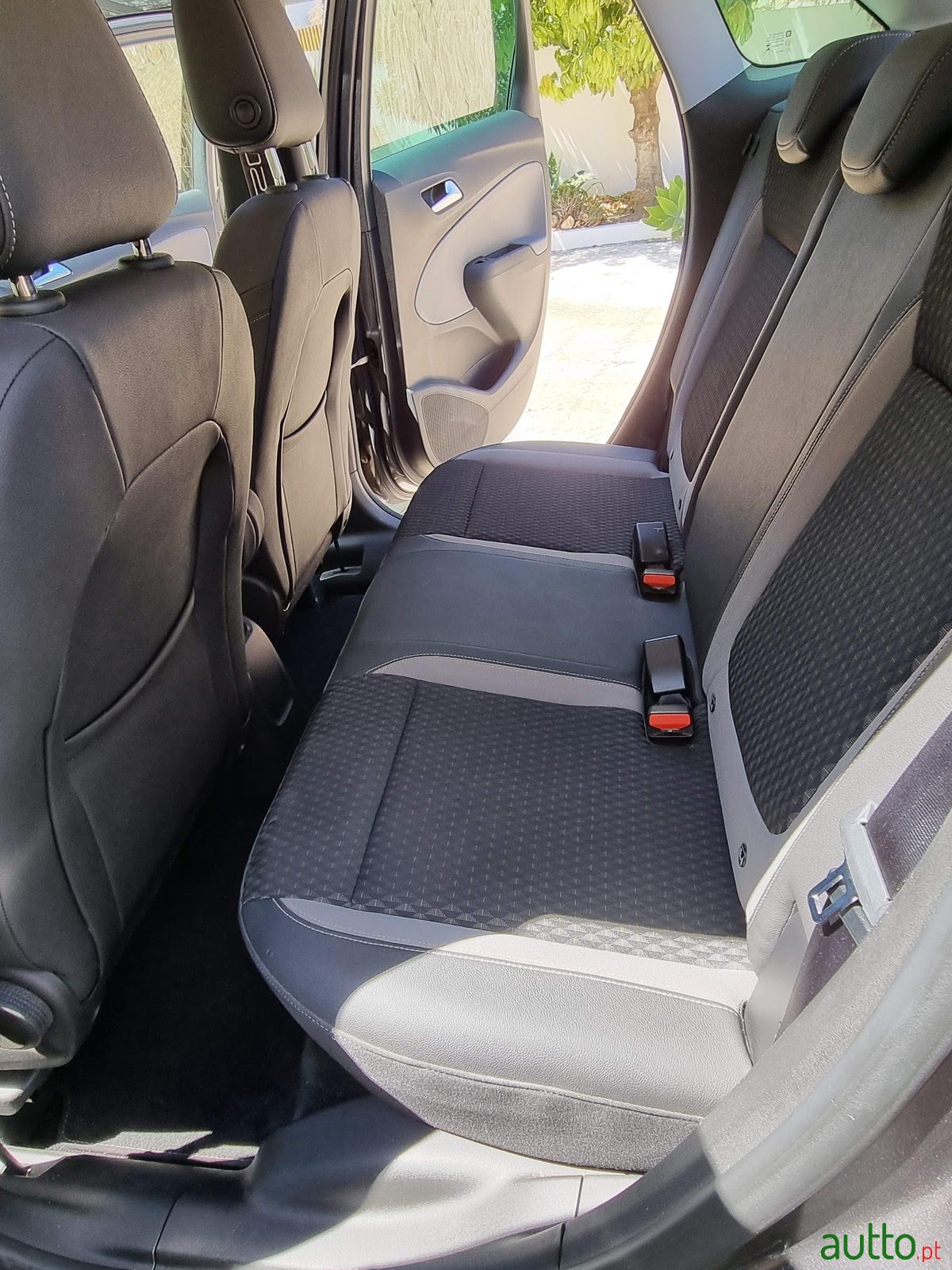 2020' Opel Crossland X photo #3