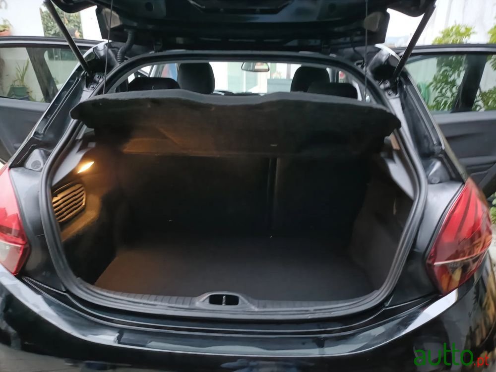 2017' Peugeot 208 1.2 Puretech Style photo #4