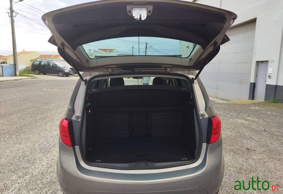 2011' Opel Meriva photo #4