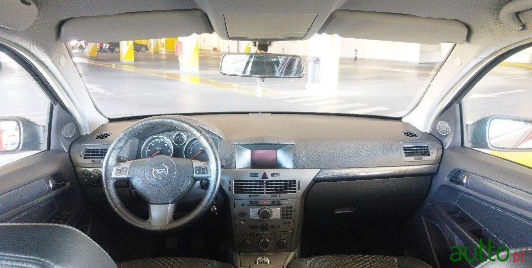2005' Opel Astra Caravan photo #2