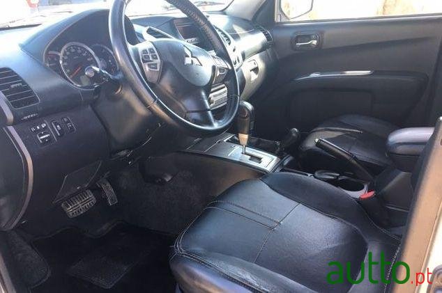 2014' Mitsubishi L200 photo #1