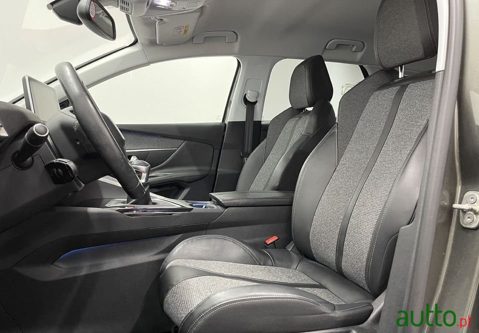 2018' Peugeot 3008 photo #4