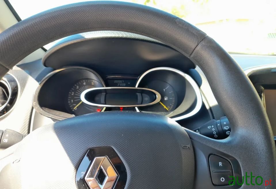 2015' Renault Clio photo #3