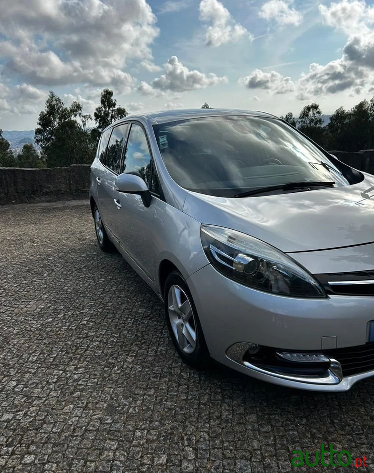 2014' Renault Grand Scenic photo #2
