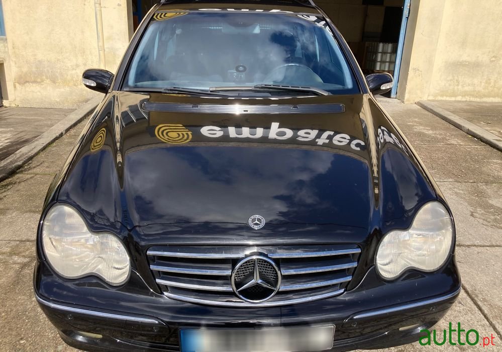 2004' Mercedes-Benz C 220 photo #2