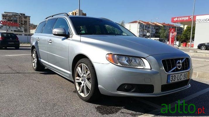 2010' Volvo V70 photo #3